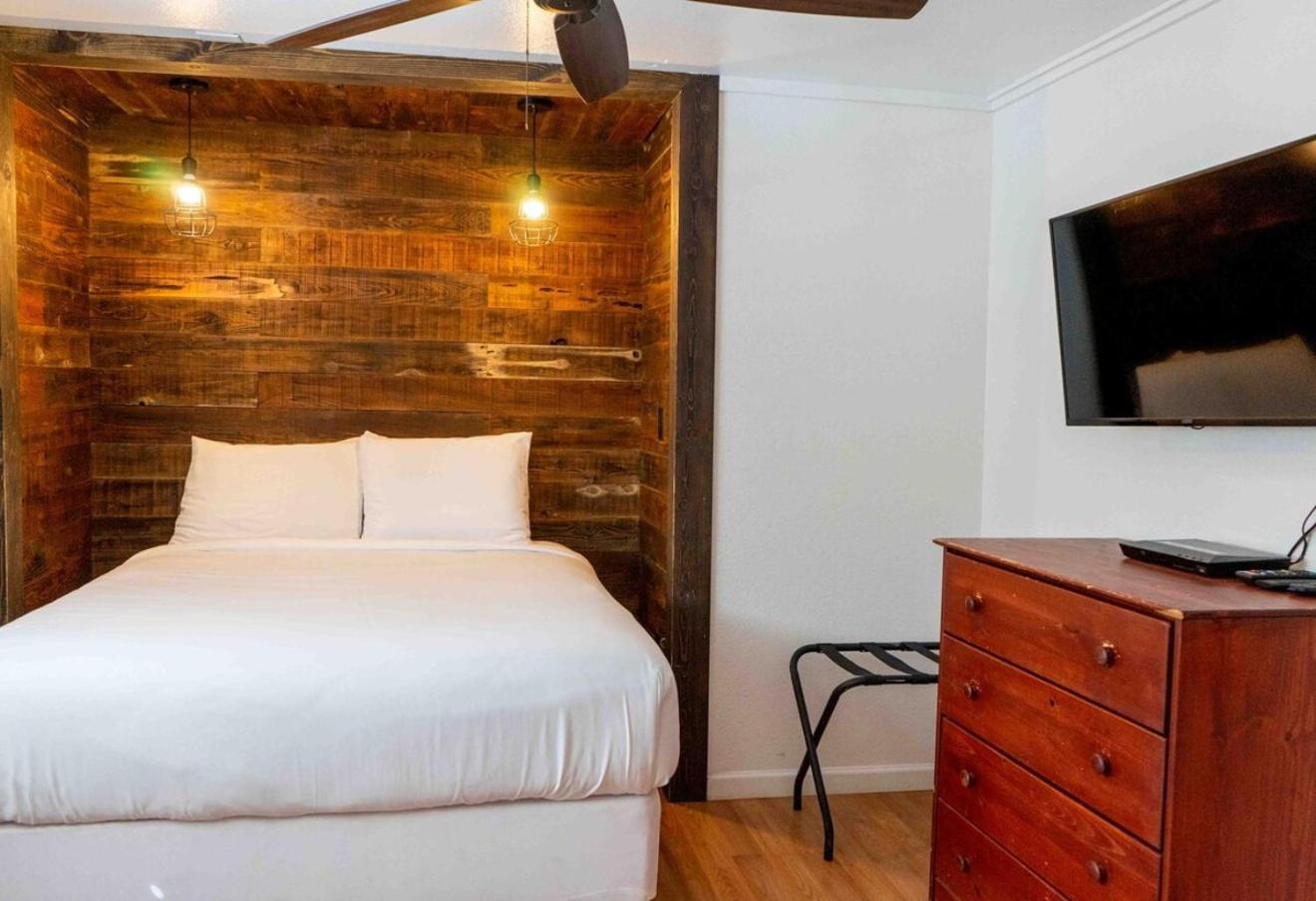 Bear Cave- Pet Friendly Suite In Shaver Lake Exterior photo