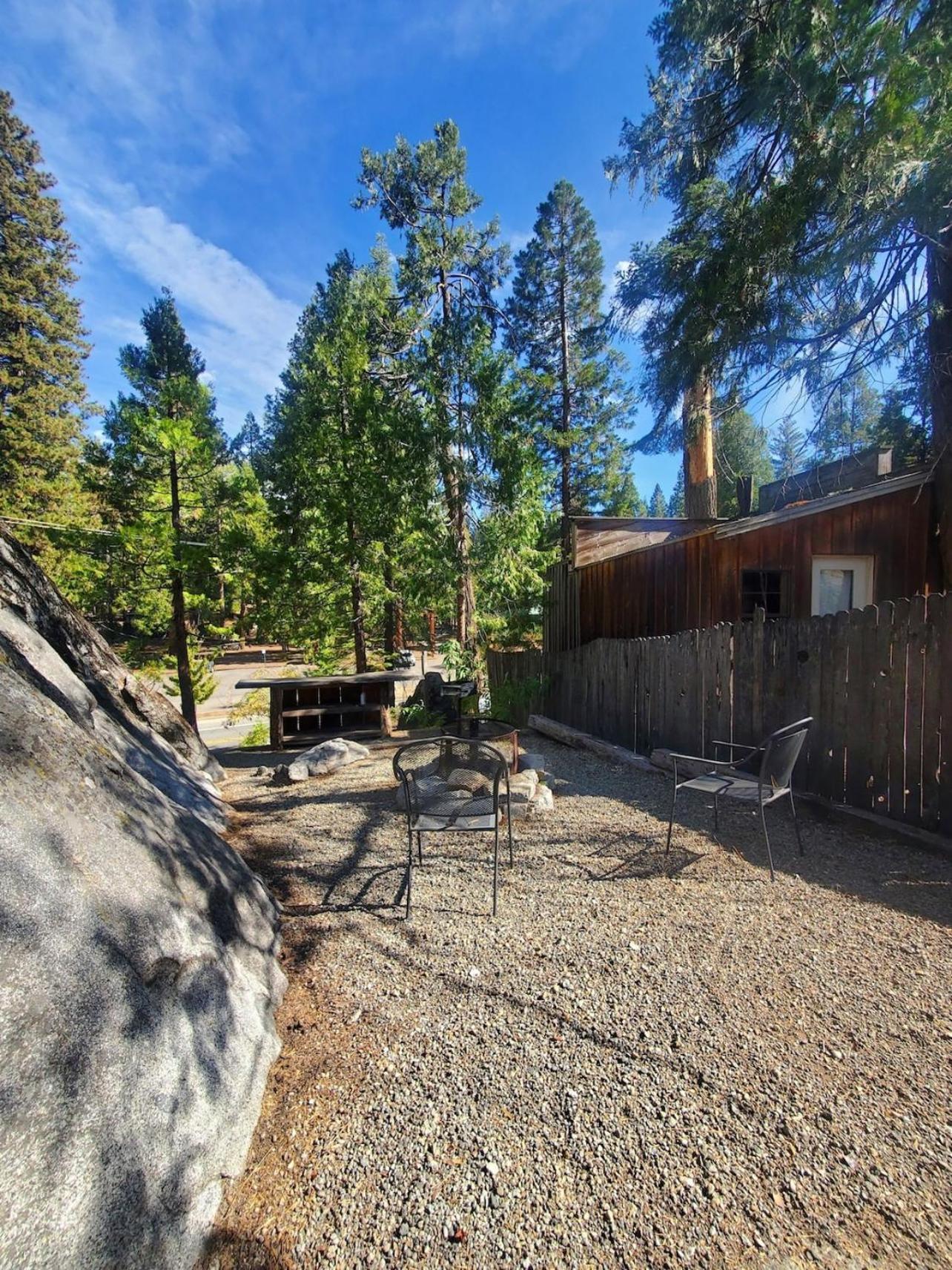 Bear Cave- Pet Friendly Suite In Shaver Lake Exterior photo